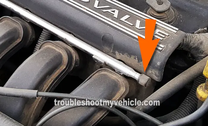 La Ubicación De La Válvula Schrader. How To Test The Fuel Pump (2000, 2001, 2002, 2003, 2004, 2005 2.0L SOHC Dodge and Plymouth Neon) La Ubicación De La Válvula Schrader. How To Test The Fuel Pump (2000, 2001, 2002, 2003, 2004, 2005 2.0L SOHC Dodge and Plymouth Neon)