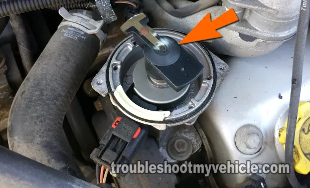 Making Sure The Distributor Rotor Is Turning. How To Test The Camshaft Position Sensor (1996-2000 3.0L V6 Chrysler) Making Sure The Distributor Rotor Is Turning. How To Test The Camshaft Position Sensor (1996-2000 3.0L V6 Chrysler)
